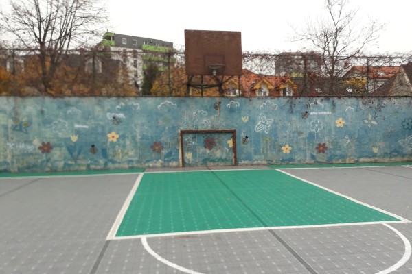 Športovci, umelci a záhradkári na školskom dvore